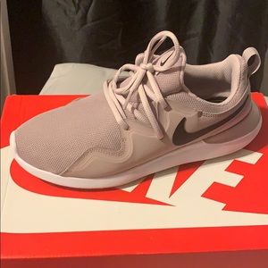 Women’s Nike tessen sneakers